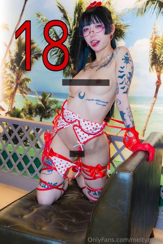 Hi guy! My new photo set is out, I hope you guys like it:) R..