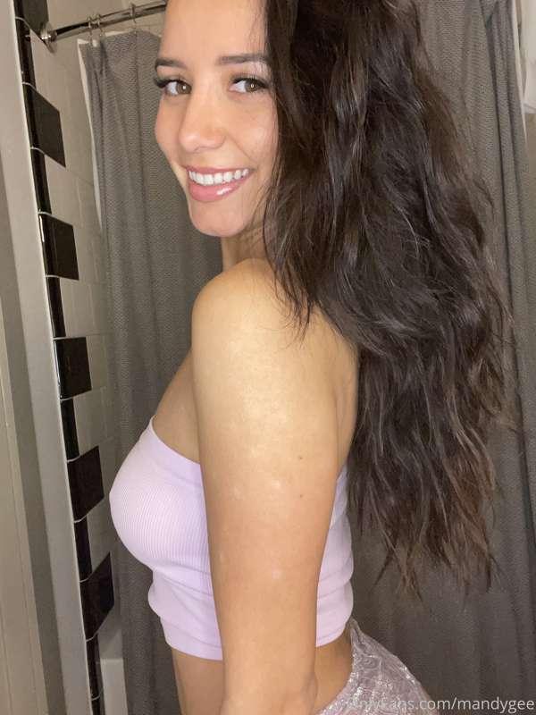 A smile is the best makeup a girl can wear. 😊 How does it su..