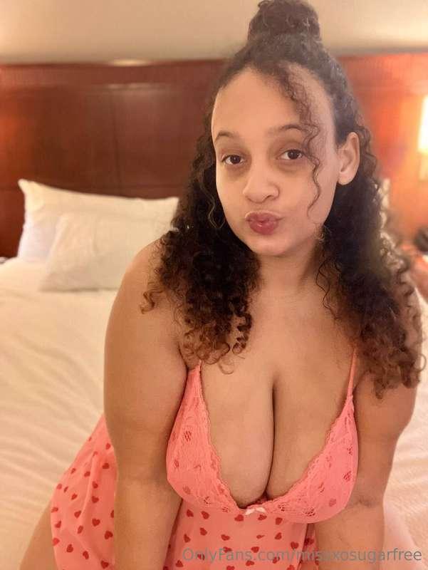 Your favorite thick Milf ! 👅 • solo• squirting 💦 • anal play..