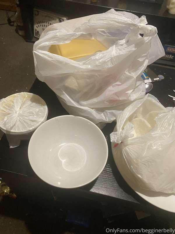 2 mains, 2 rice, 2 soups, and some snacks… I meant to take p..