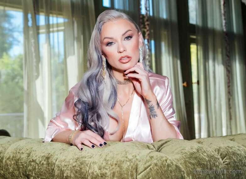 I’m nominated for 3 fan AVN Awards 2024 ‼️♥️🙏🏻  •Favorite Fe..