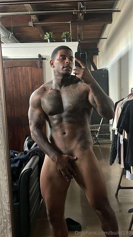 Mmm… you’d be the perfect distraction right now 🥵I bet your ..
