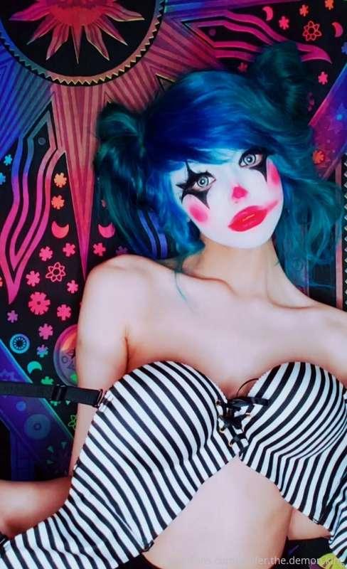 Well baby I'm a "put on a show" kind of girl 🎈