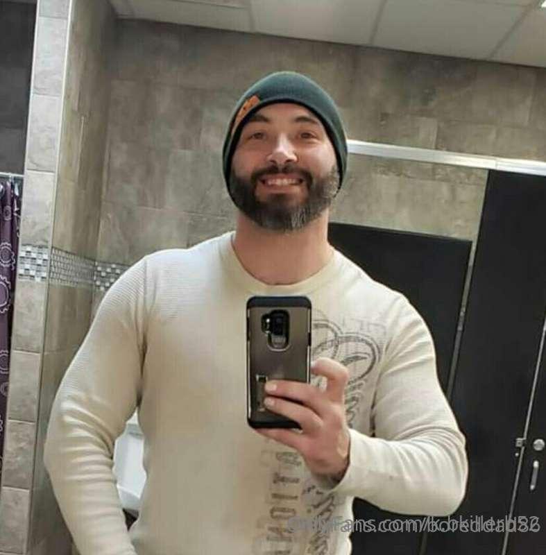 sexy single dad , always horny and ready to stroke my big ha..