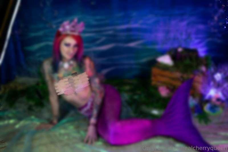 To everyone who ever wondered what a Topless mermaid looks l..
