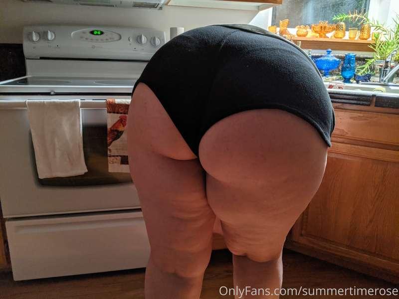 An expansion on the kitchen booty shots I posted a little wh..