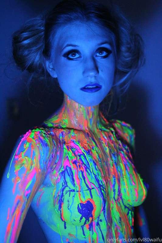 I adore this photo! It's an old photoshoot I did with 2 frie..