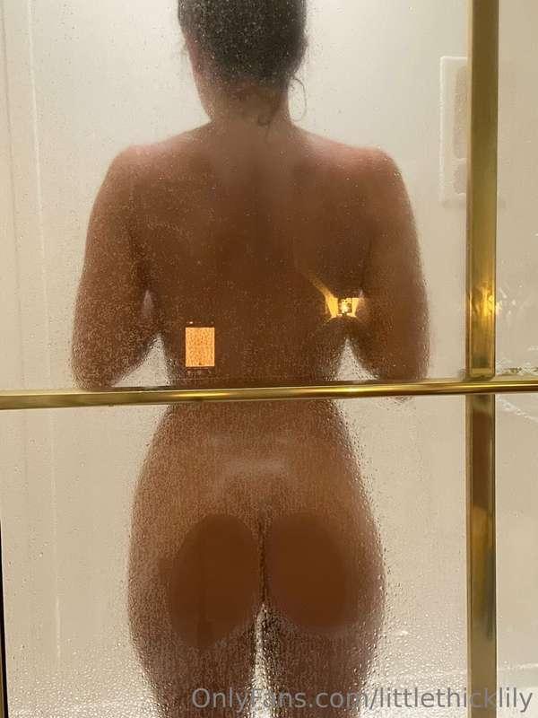 Showers are the best thing ever😍 they are so relaxing and ho..
