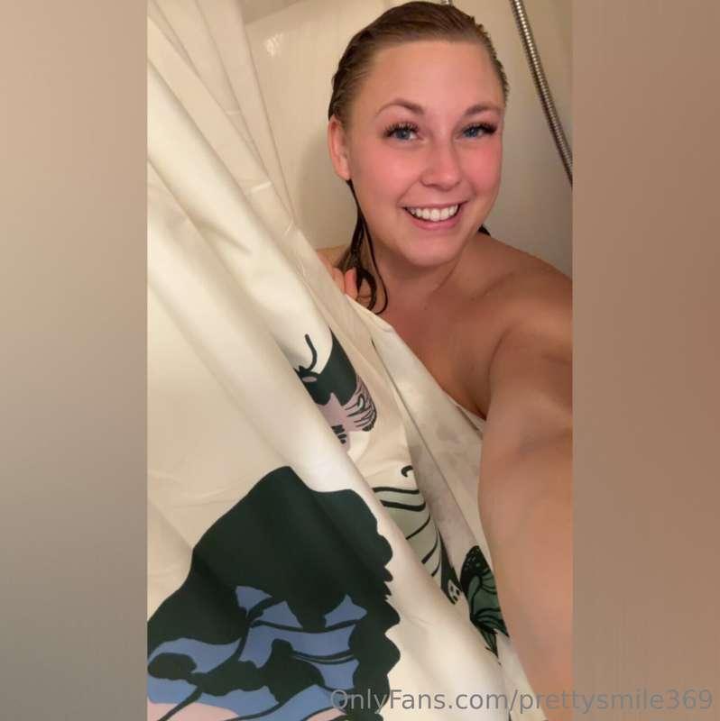 Join me in this shower daddy!! 💦🧼💦🍒