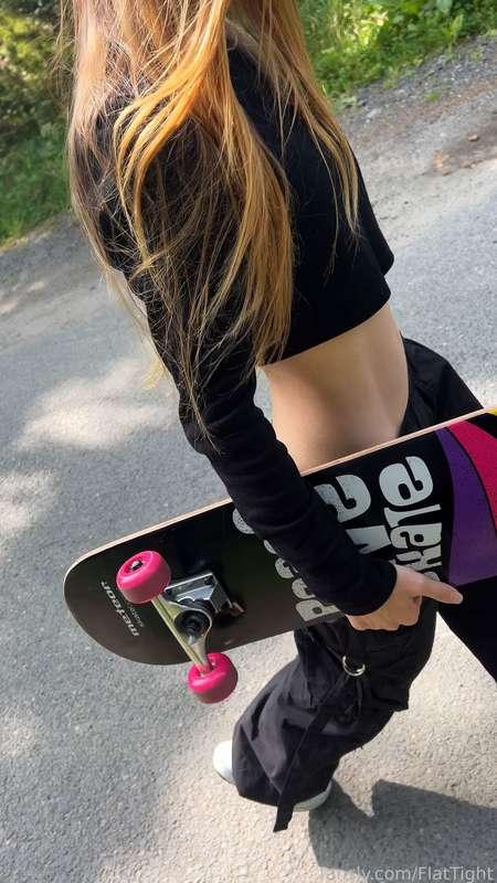 🤪 Today walk

#skinny #teen #skate #sfw #walk #teen #light #petite #18 #fyp #free