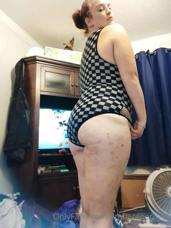 New swimsuit barely holds my tits and is tight on my ass 😍😍