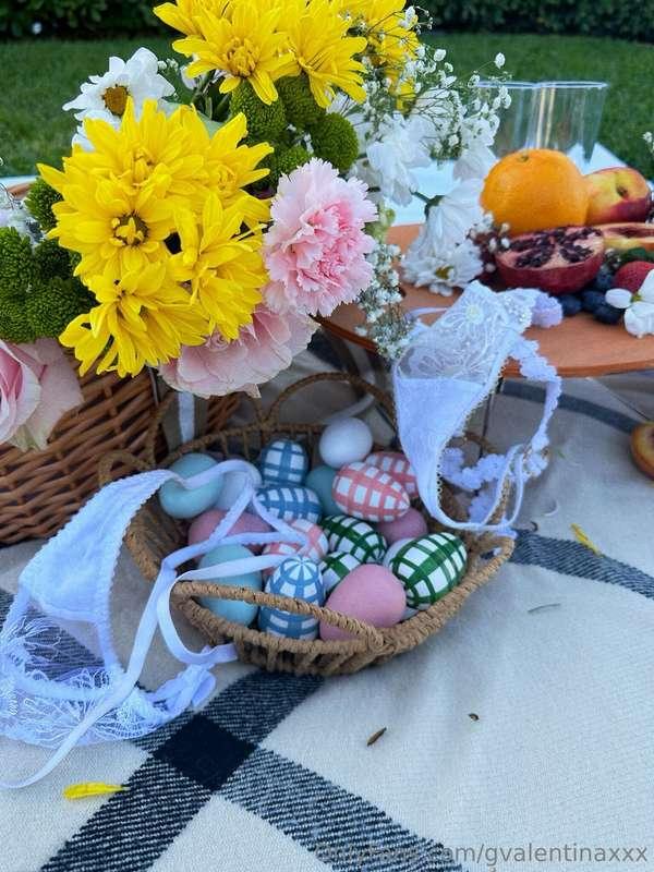 I bet you're wondering whats in my mystery eggs 🥚 
Message m..