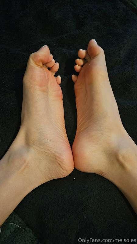 Lazy Saturday! I'll be responding to messages tomorrow:)