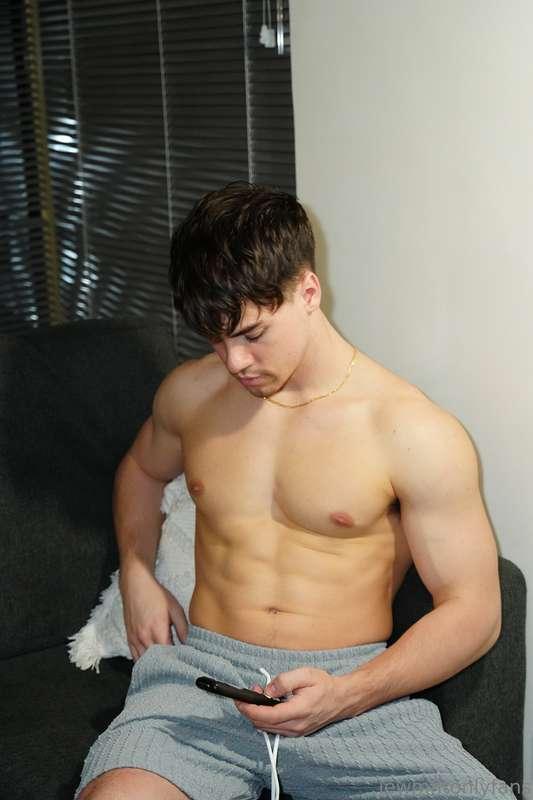 Come sit next to me 