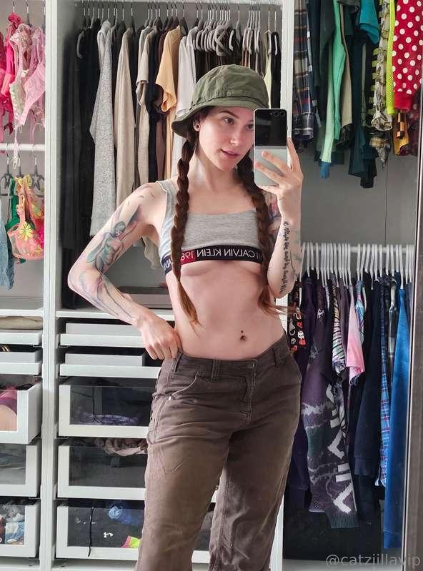 Going to my sisters to help lay sod 💪🏻  But I thought I look..