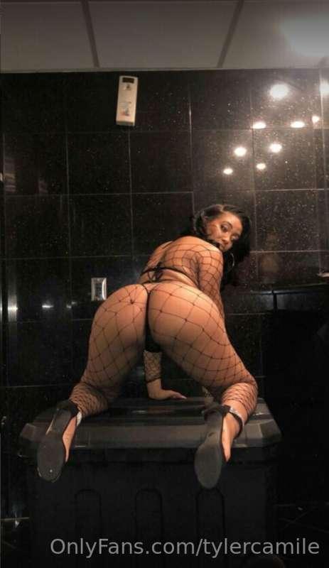 Your girlfriend 💋