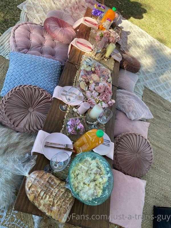 What a day 😊 had A lovely picnic 🧺 with my friends and endin..