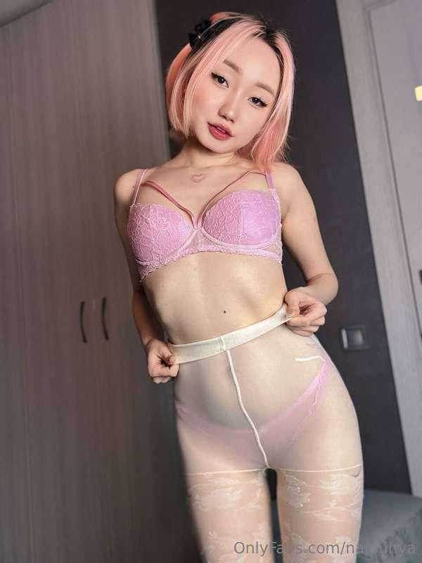 I have a soft spot for cute tights~ and even without the min..