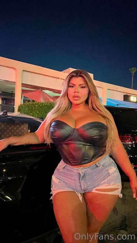 How's this outfit? 🥰