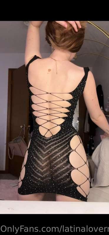 How’s the back view of this exotic dress 🖤 you should see th..