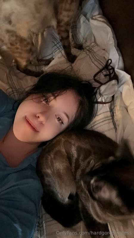 my company for the night! what's yours? 😘