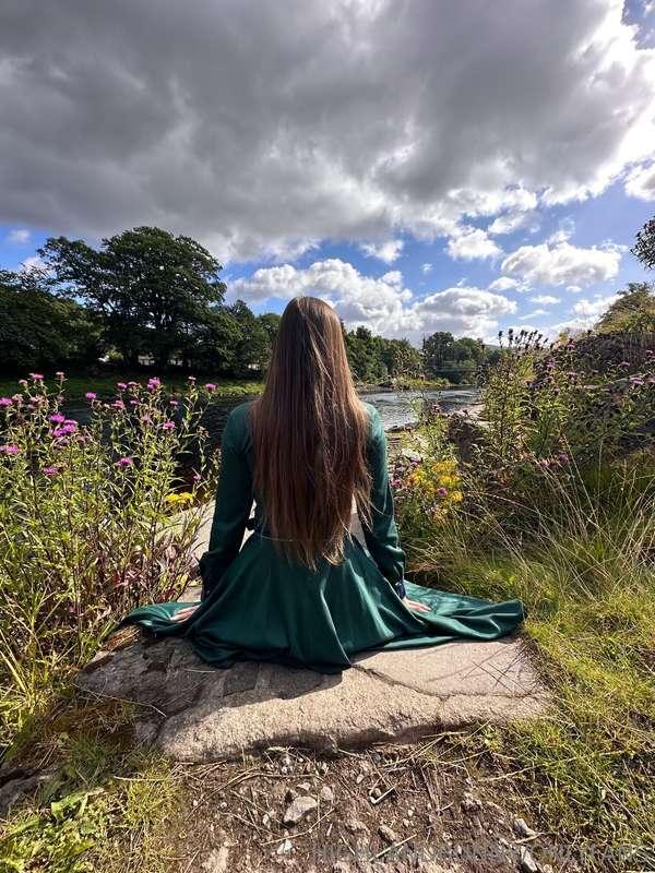 Have a great day! Just wanted to share these pretty SFW pics..