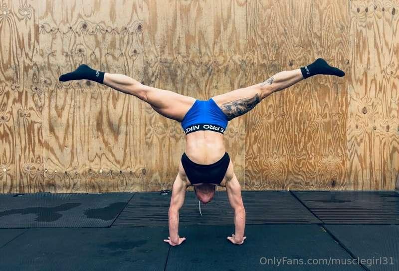 A freak in the gym and even freakier between the sheets 😜