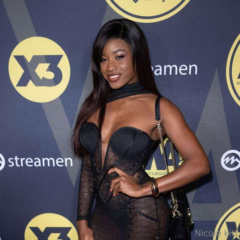 Do you like my red carpet look? :)