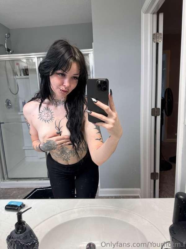 I’ll get to all your messages tomorrow 🖤🖤 