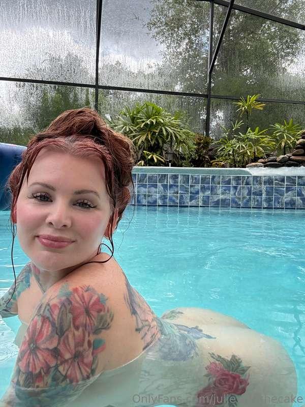 When was the last time you got frisky in the pool?😈