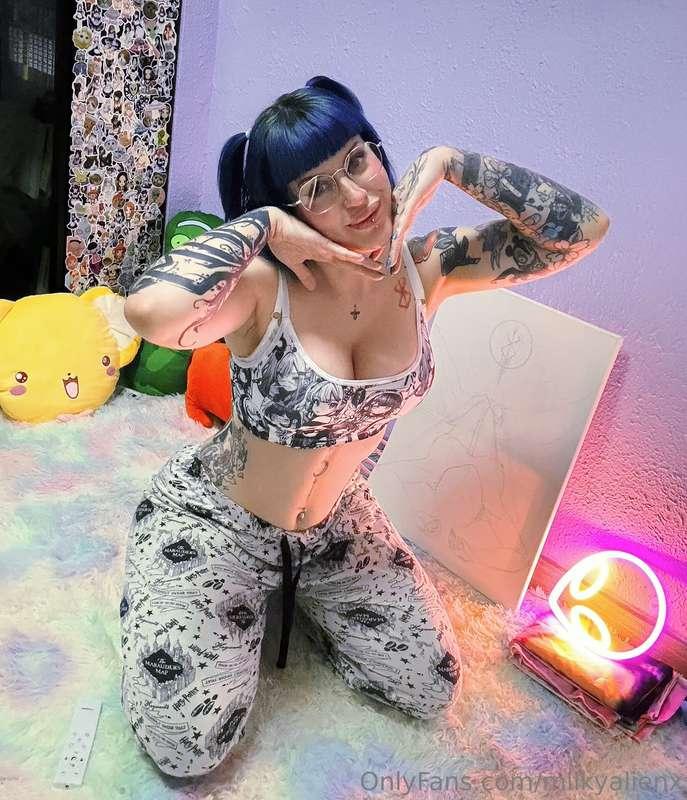 🇬🇧 Channeling my inner anime character on this cozy evening...