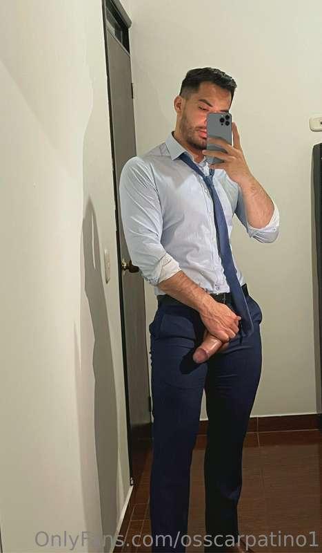 Llegue estresado del trabajo y quiero un culito que me ayude..