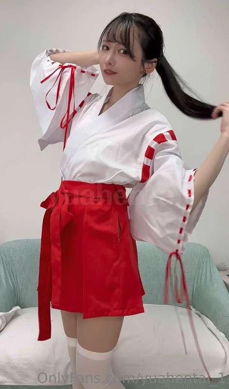 A neat and clean miko 💓💞
A miko is a Japanese female prieste..