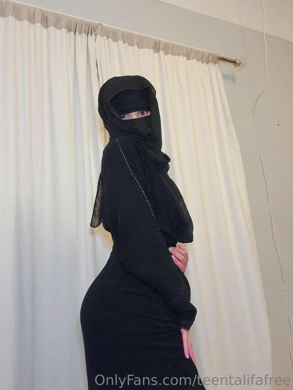 your favorite slim thic hijabi 🥰