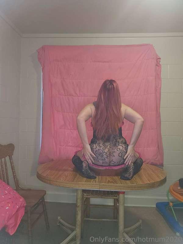 Who would like to bend me over and fuck me on the table 😘