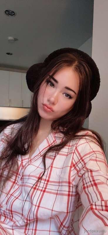 when's the last time u checked ur dm? 👉👈