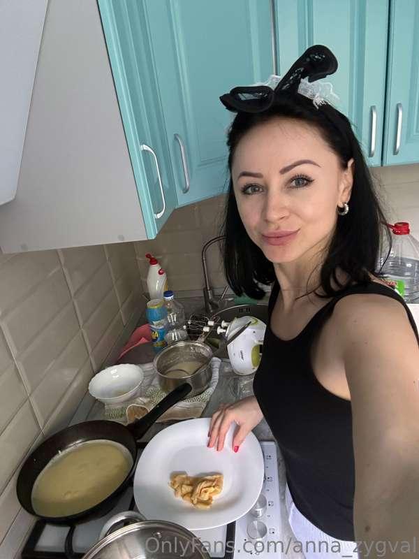 Who's hungry?🤤 Write, I'll feed you!🤗