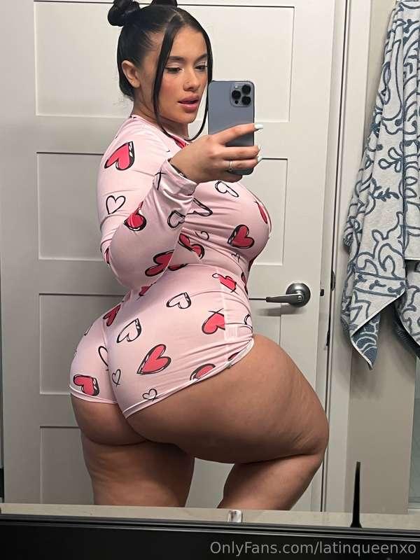 Pound this heart 💗🍑