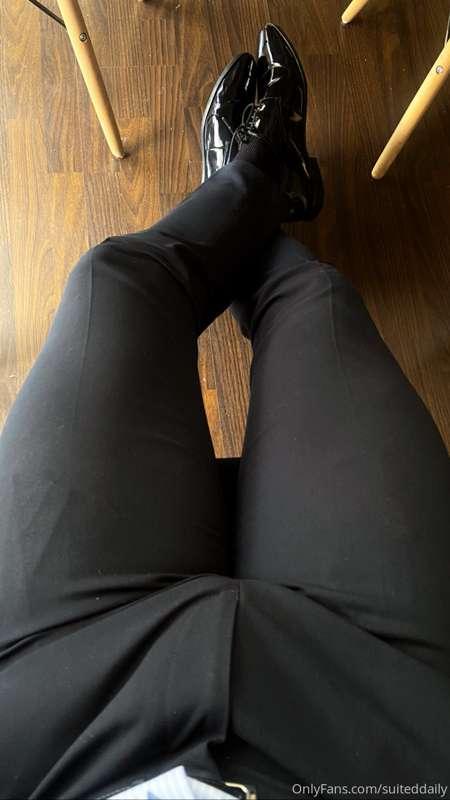 Meeting after meeting under my desk: what would you do?