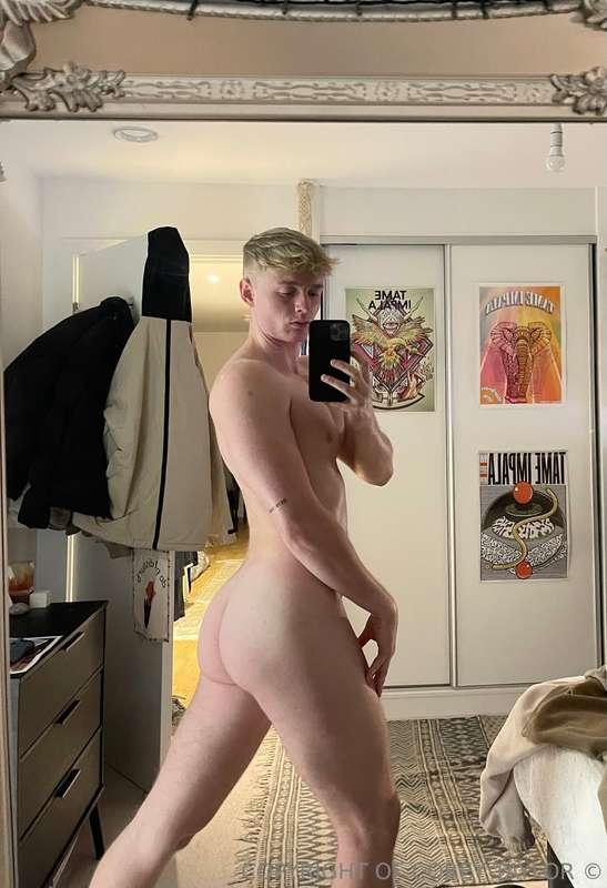 Waiting for daddy to come home from work and breed me 😋💕