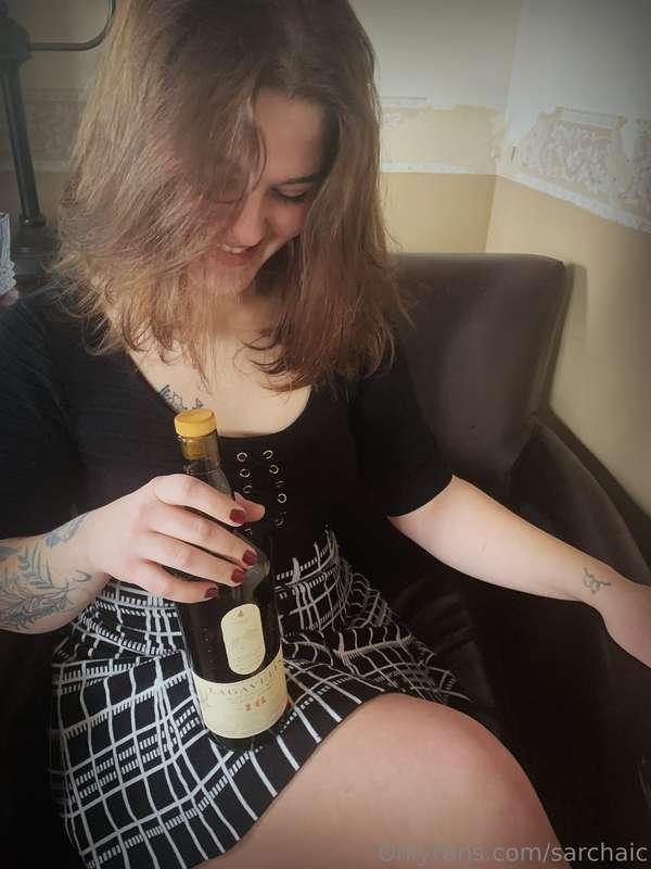 A twist on the Lagavulin set, this time with your favorite d..