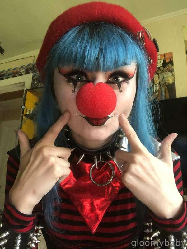 silly girl needs a silly phone 
okay my shitty iphone that i..