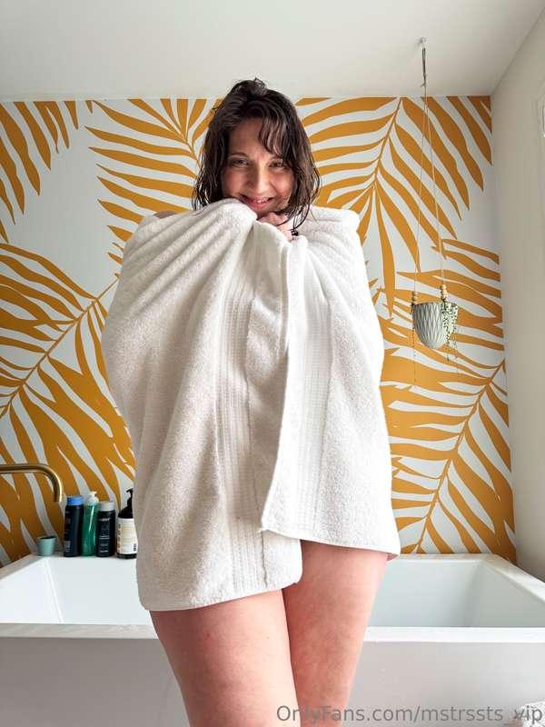 Can I flash u? Bath photo set in your inbox this morning 💋