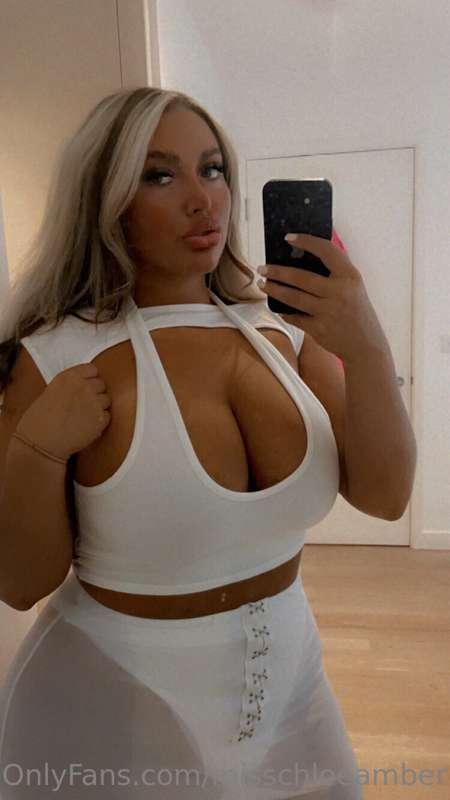 All white like an angel😇
But I’m a devil in the dm’s😈