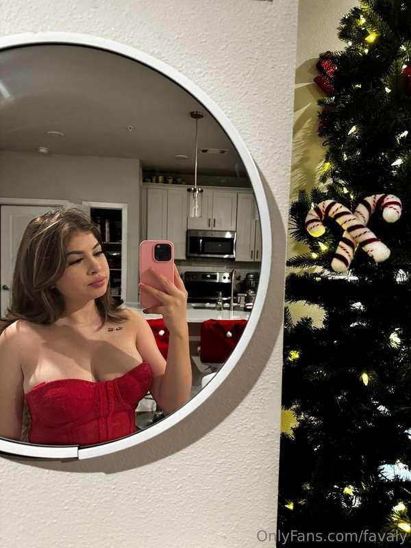 feel kinda lonely this holiday szn... any1 down to chat slid..