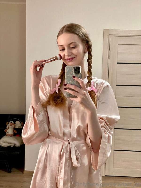 I love this girly routine. Getting ready slowly 🥹 doing hair..