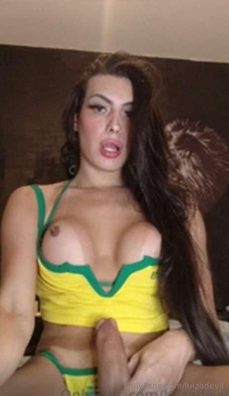 🥵I couldn't stop masturbating and I continued masturbating h..