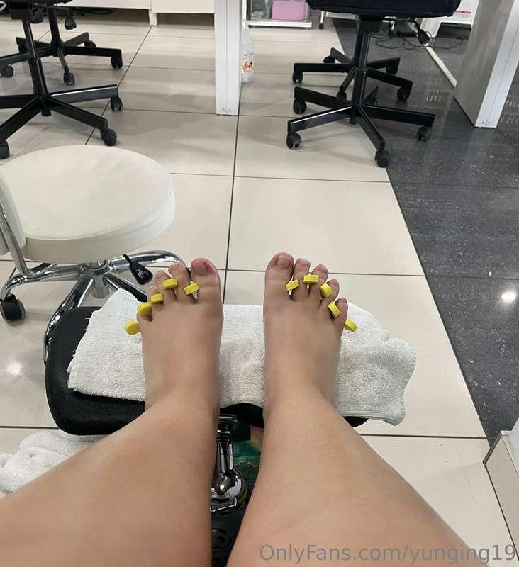 Pedicure day 😉 FOOTJOB with pretty new toes coming soon!