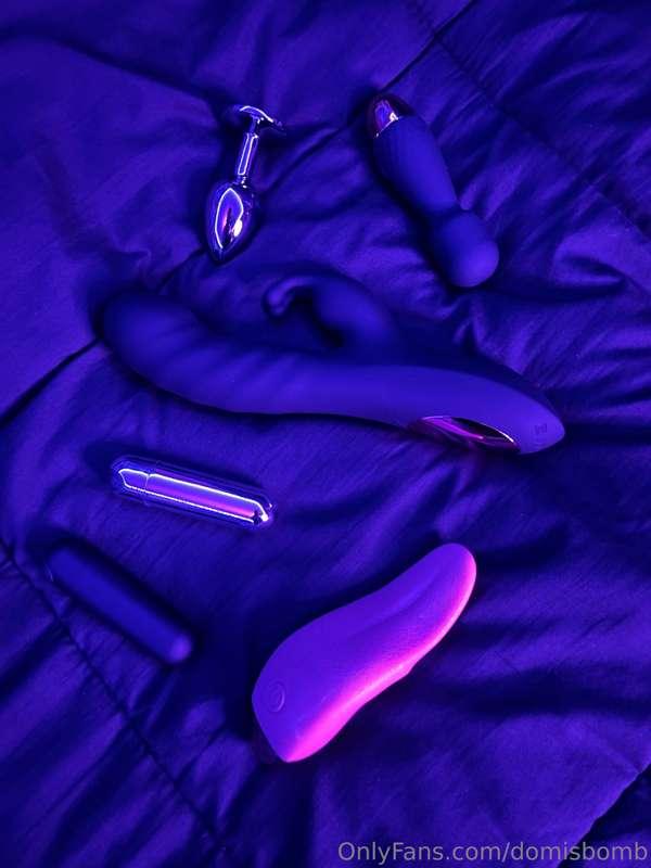 Playing with my new toys👅💓💗