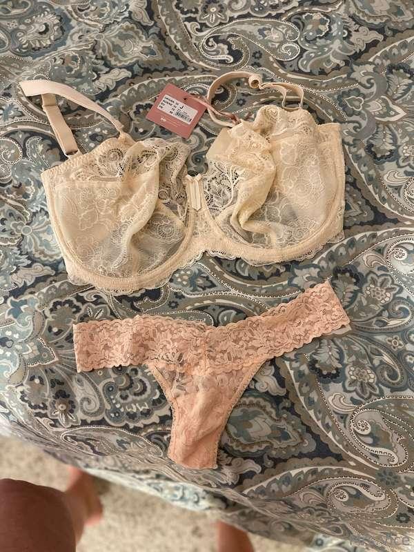 Anyone care to see this new bra on me?? 😇😜